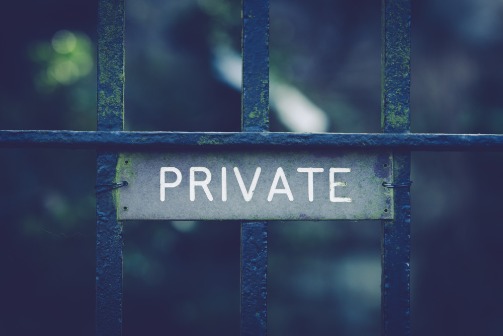 La protection des données personnelles et de la vie privée : enjeux et solutions
